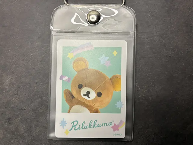 ダイソーのOSHIKATSU GOODS キーホルダー チェキサイズ