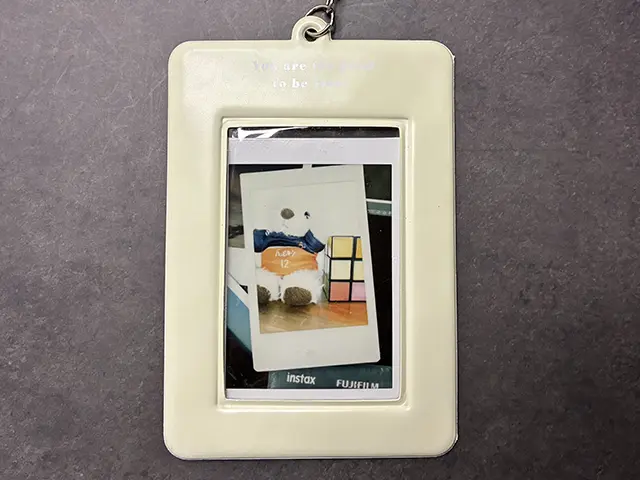 キャンドゥのPHOTO KEYCHAIN フォトキーホルダー（ベージュ）
