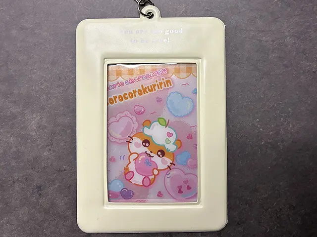 キャンドゥのPHOTO KEYCHAIN フォトキーホルダー（ベージュ）