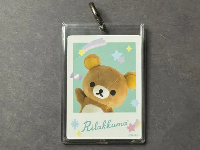 トレカを入れたダイソーのPhoto Key Ring フォトキーホルダー（スライド式）