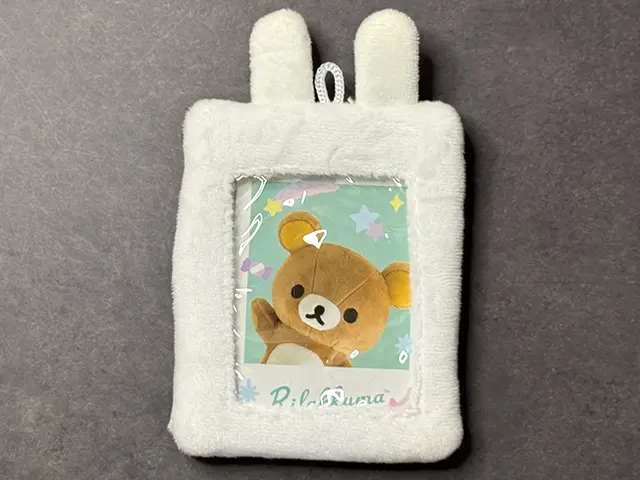 トレカを入れたセリアのアニマルトレカホルダー