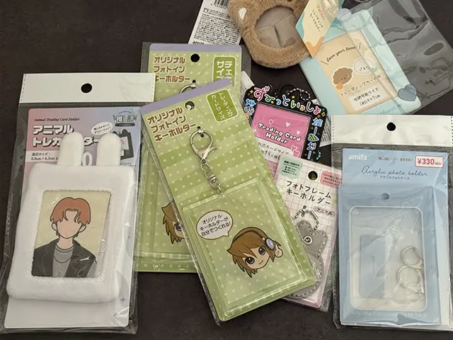 100円ショップ(100均)のフォトキーホルダー